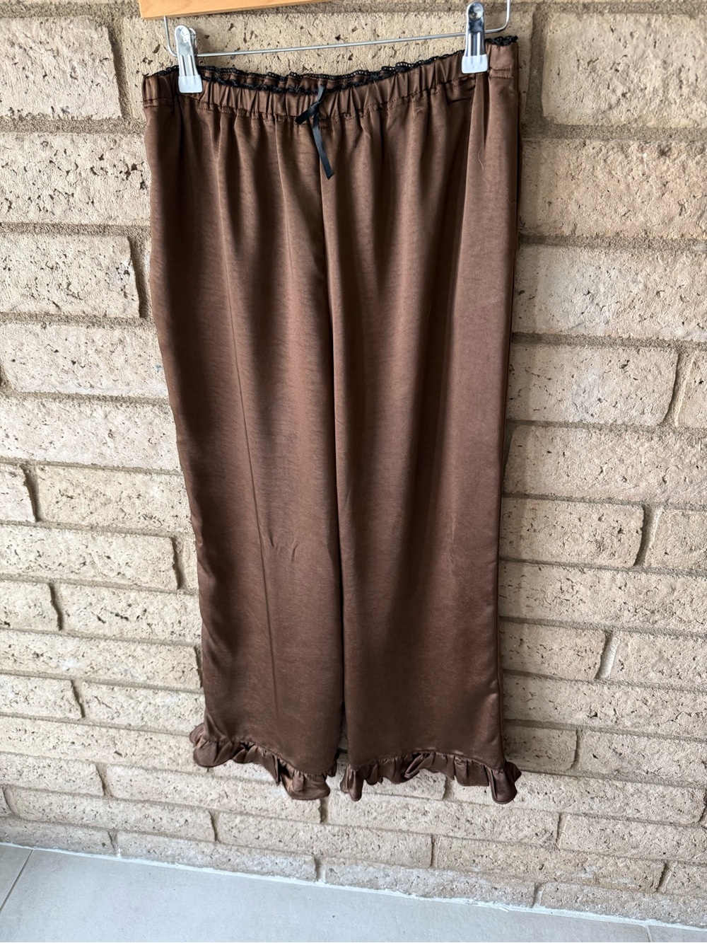 Lisa Says Gah Brown Ruffle Hem Lounge Pants